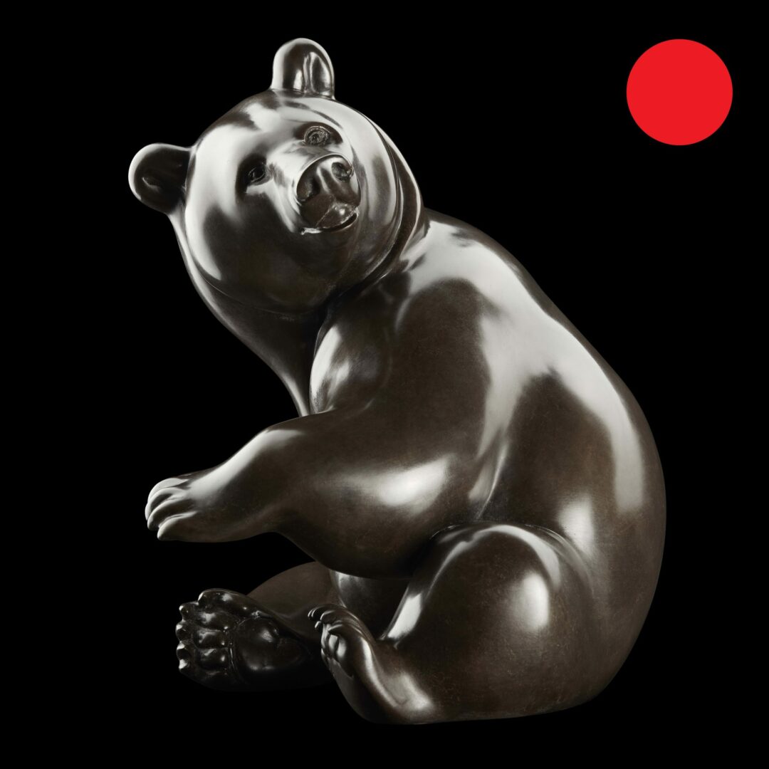 Picture of a sculpture of a bear in bronze by French artist Michel Bassompierre