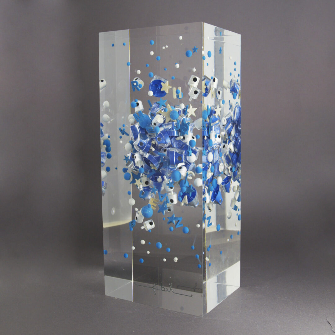 Picture of a sculpture made in acrylic glass by French artist François Bel