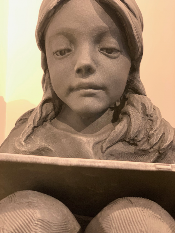 Picture of a sculpture by Italian artist Simone Benedetto, represented at Galerie Montmartre, Paris, France