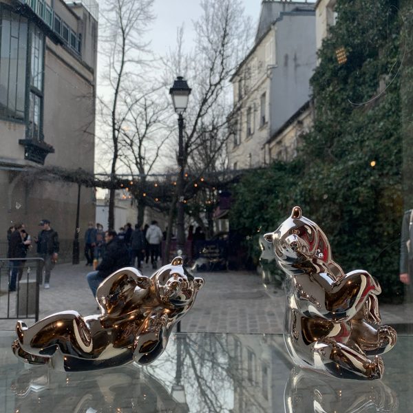 Picture of a silver sculpture representing a bear made by artist Michel Bassompierre, currently on show at Galerie Montmartre, Paris, France