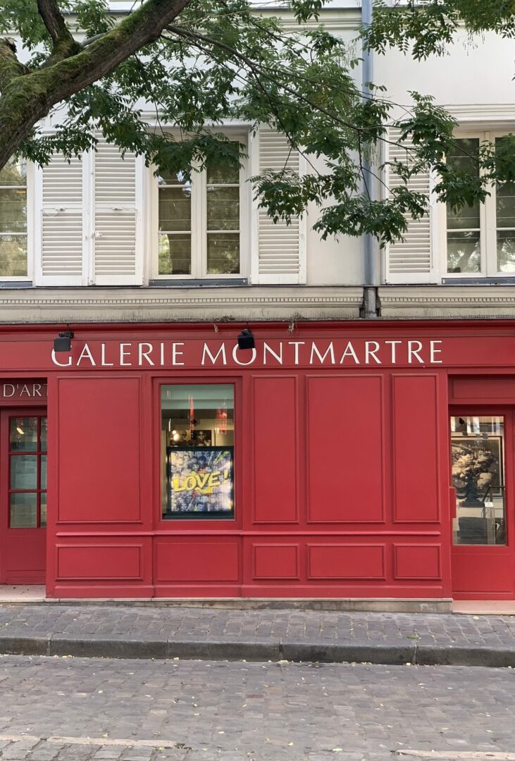 Picture of the front of Galerie Montmartre, Place Du Tertre, Paris, France