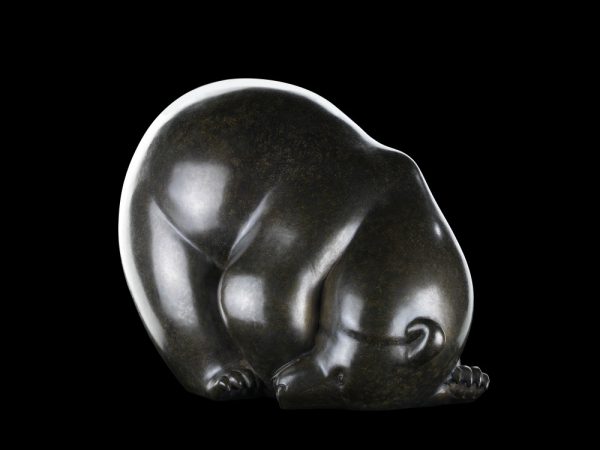 Picture of a bronze sculpture representing a bear made by artist Michel Bassompierre, currently on show at Galerie Montmartre, Paris, France