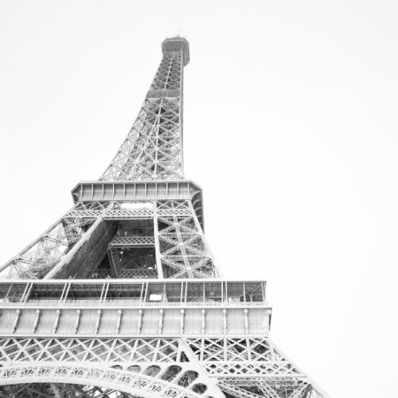 Photographie Noir et Blanc de la Tour Eiffel à Paris