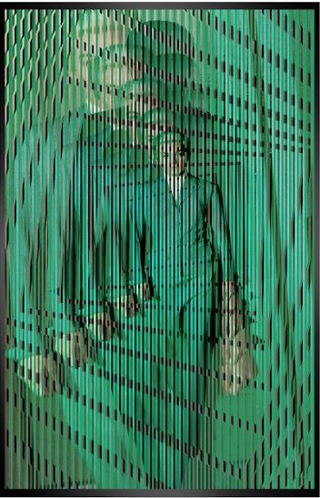 Cette image représente une œuvre cinétique de l'artiste Patrick Rubinstein, intitulée Vertigo. Cette pièce unique représente la facette principale sur les trois visibles. Elle mesure 150 × 5 × 113 cm et est exposée à la Galerie Montmartre à Paris, France.