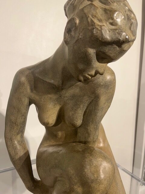 Cette image représente le détail d'une sculpture de l'artiste Bénédicte Dubart, intitulée Cybèle II.