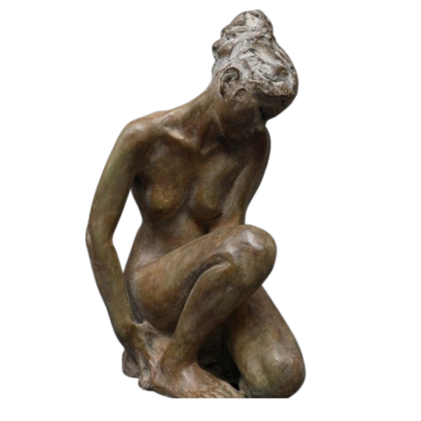 Cette image représente une sculpture de l'artiste Bénédicte Dubart, intitulée Cybèle II. Réalisée en bronze, elle représente une femme nue et mesure 45 cm. Elle est exposée à la Galerie Montmartre à Paris, France.